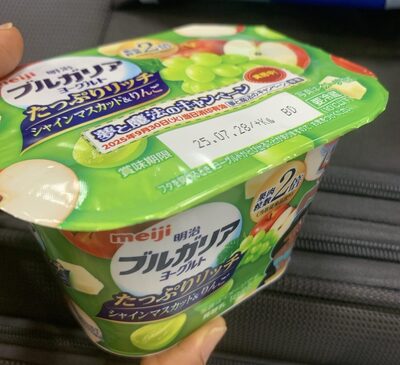 明治 ブルガリアヨーグルト たっぷりリッチ シャインマスカット&りんご